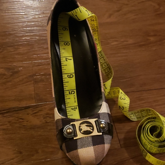 Shoes - Picture 7 of 9